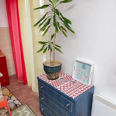 Apartment Apartman Pale Pale